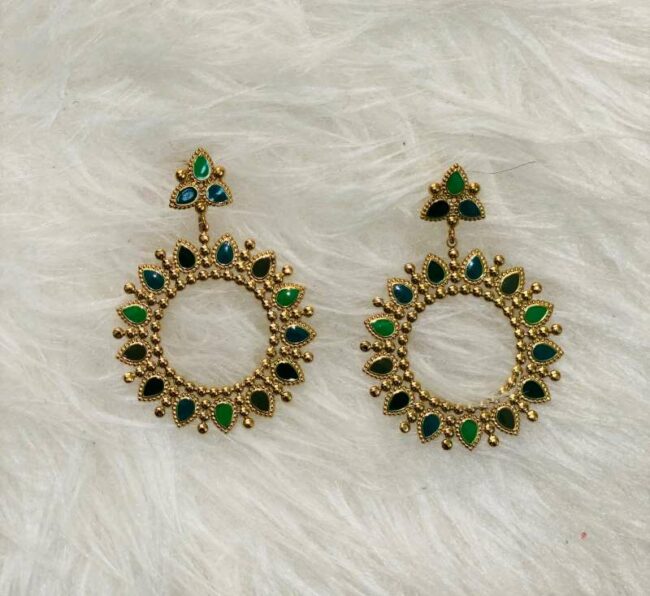 boucle d'oreille pendante dorée – Image 2