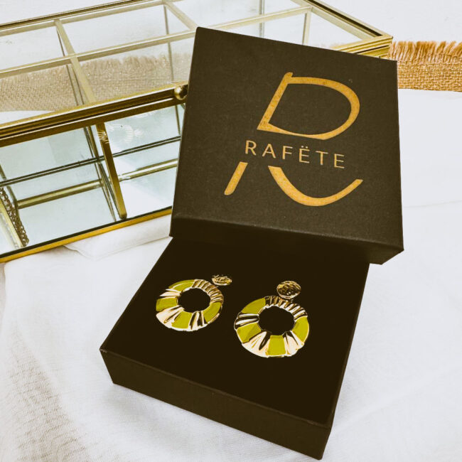 Boucles d'oreilles pendantes vert doré CLARA – Image 2